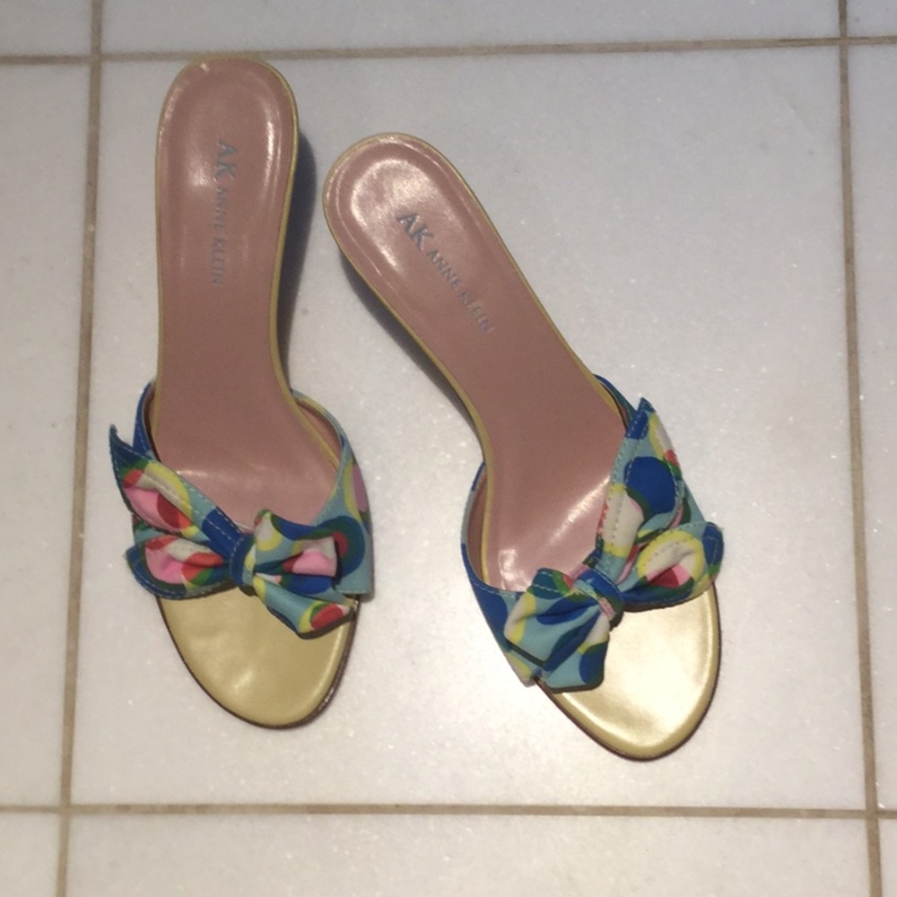 Anne Klein slip on heels with bow.